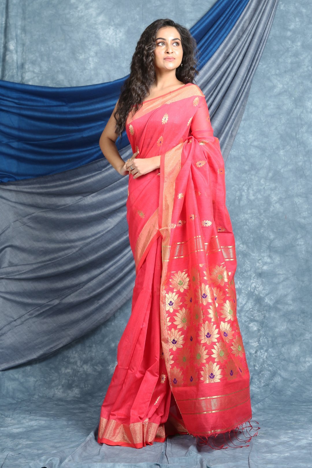 Women's Handloom Saree with Floral Pallu - Arhi