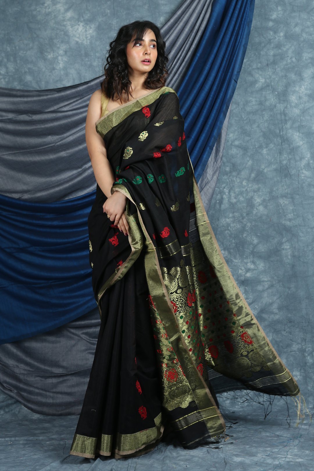 Women's Handloom Saree With Floral Pallu - Arhi