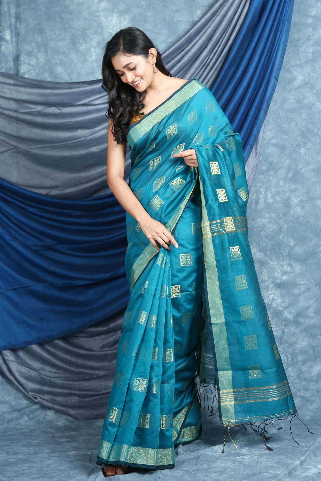 Women's Handloom Saree with Allover Box - Arhi