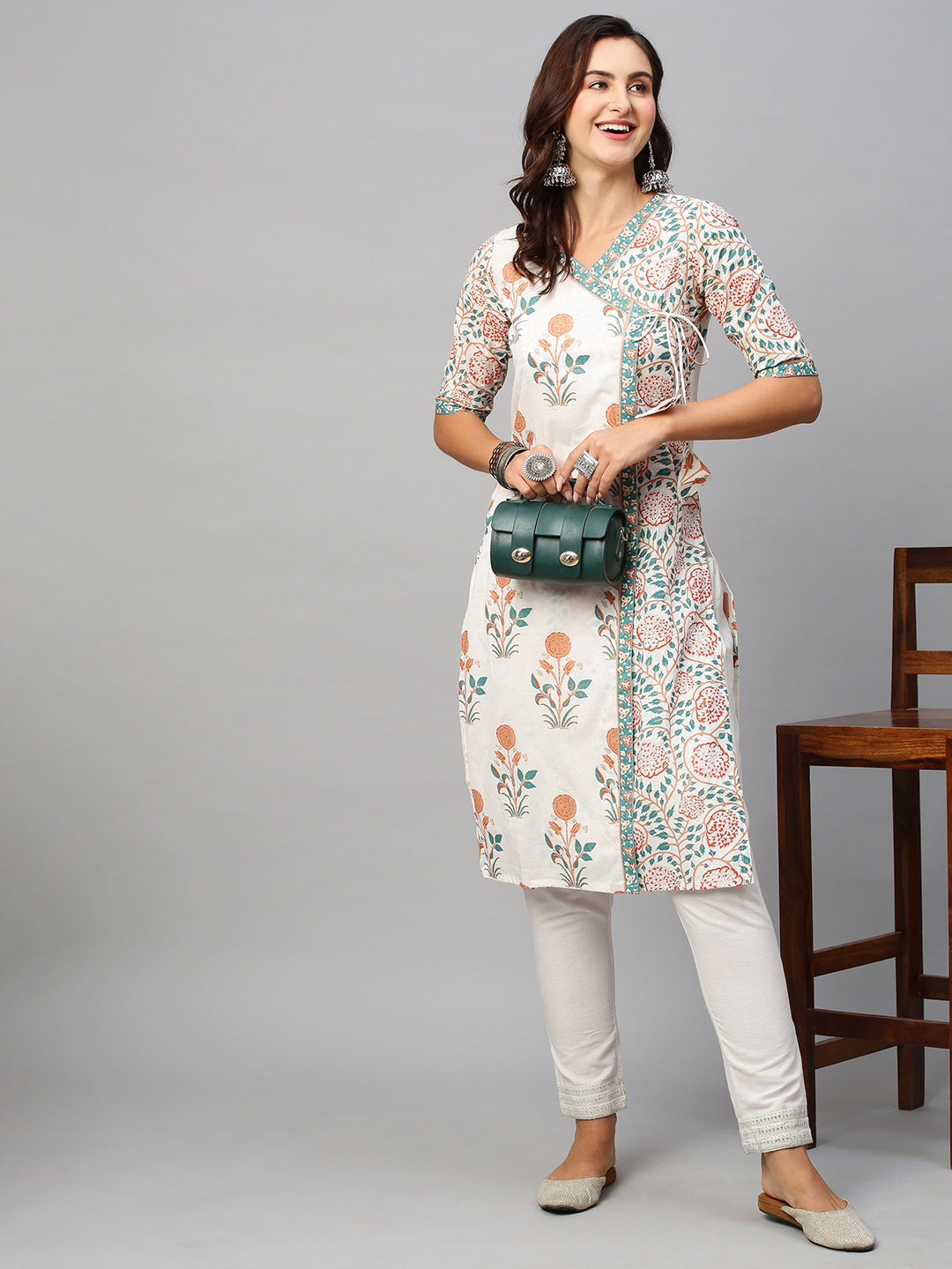 Women's White Cotton Ethnic Motifs Straight Kurta - Navyaa