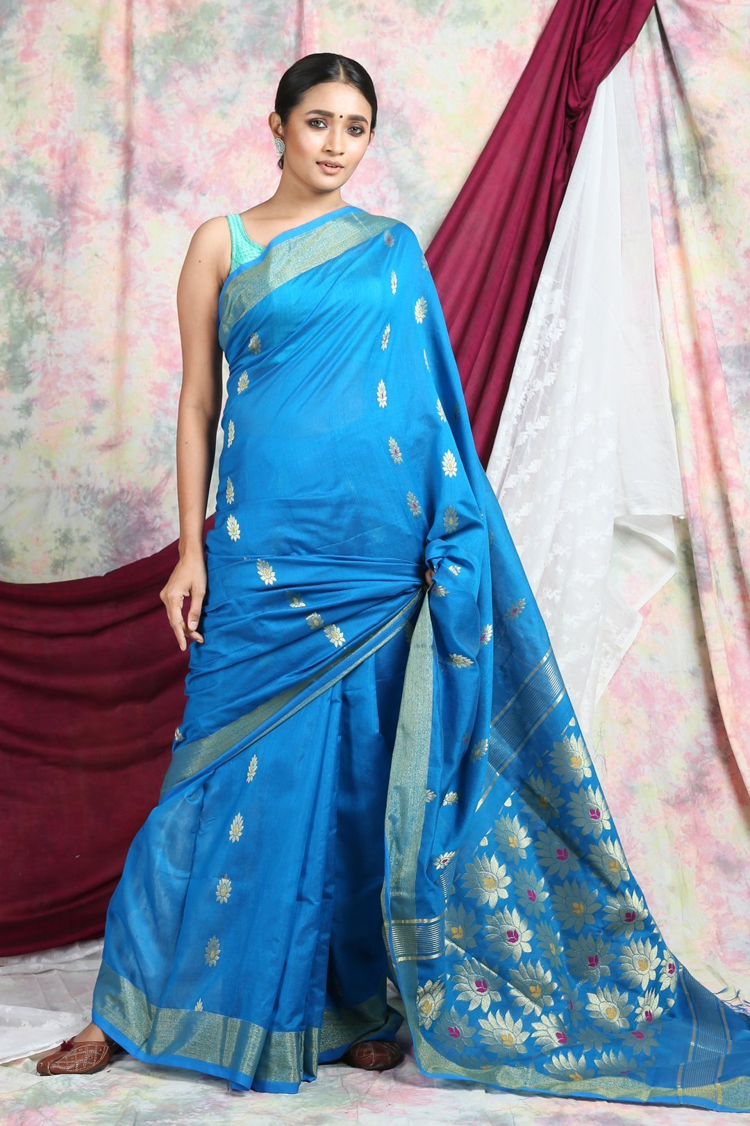 Women's Handloom Saree with Floral Pallu - Arhi