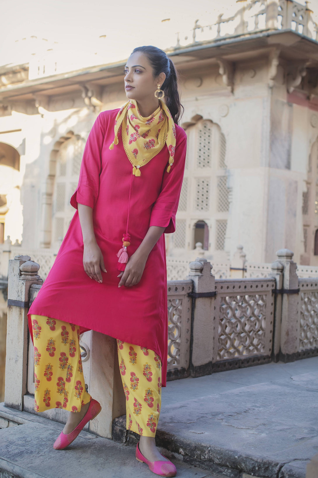 Women's Coral Rayon Slub Solid Kurta With Printed Scarf - Juniper