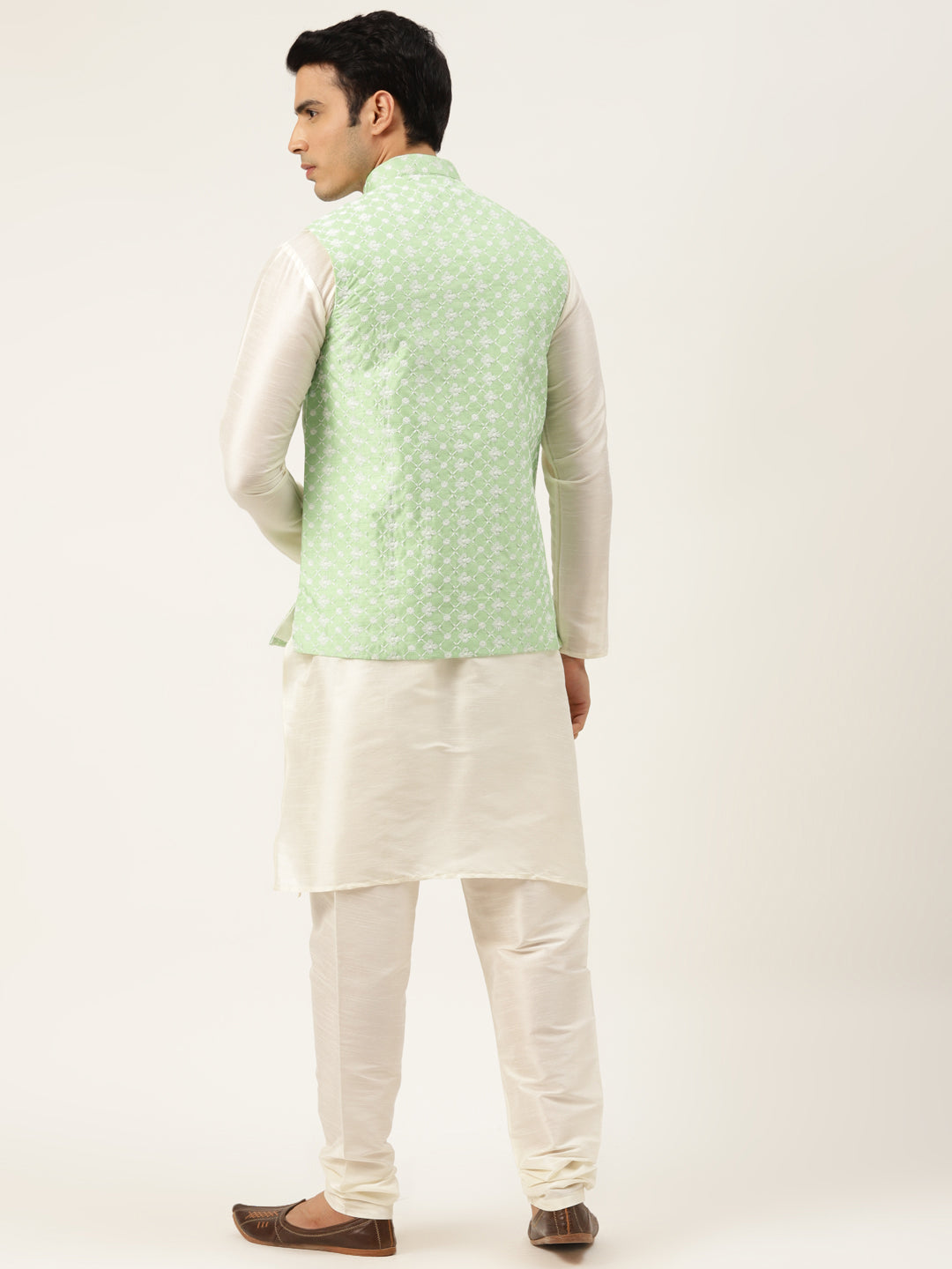 Men's Silk Blend Off White Kurta Pyjama & Lightgreen Nehrujacket Combo - Sojanya