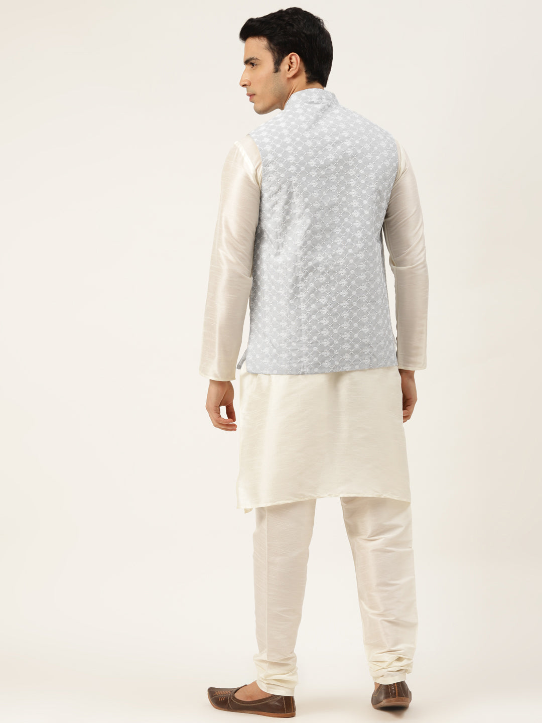 Men's Silk Blend Off White Kurta Pyjama & Grey Nehrujacket Combo - Sojanya