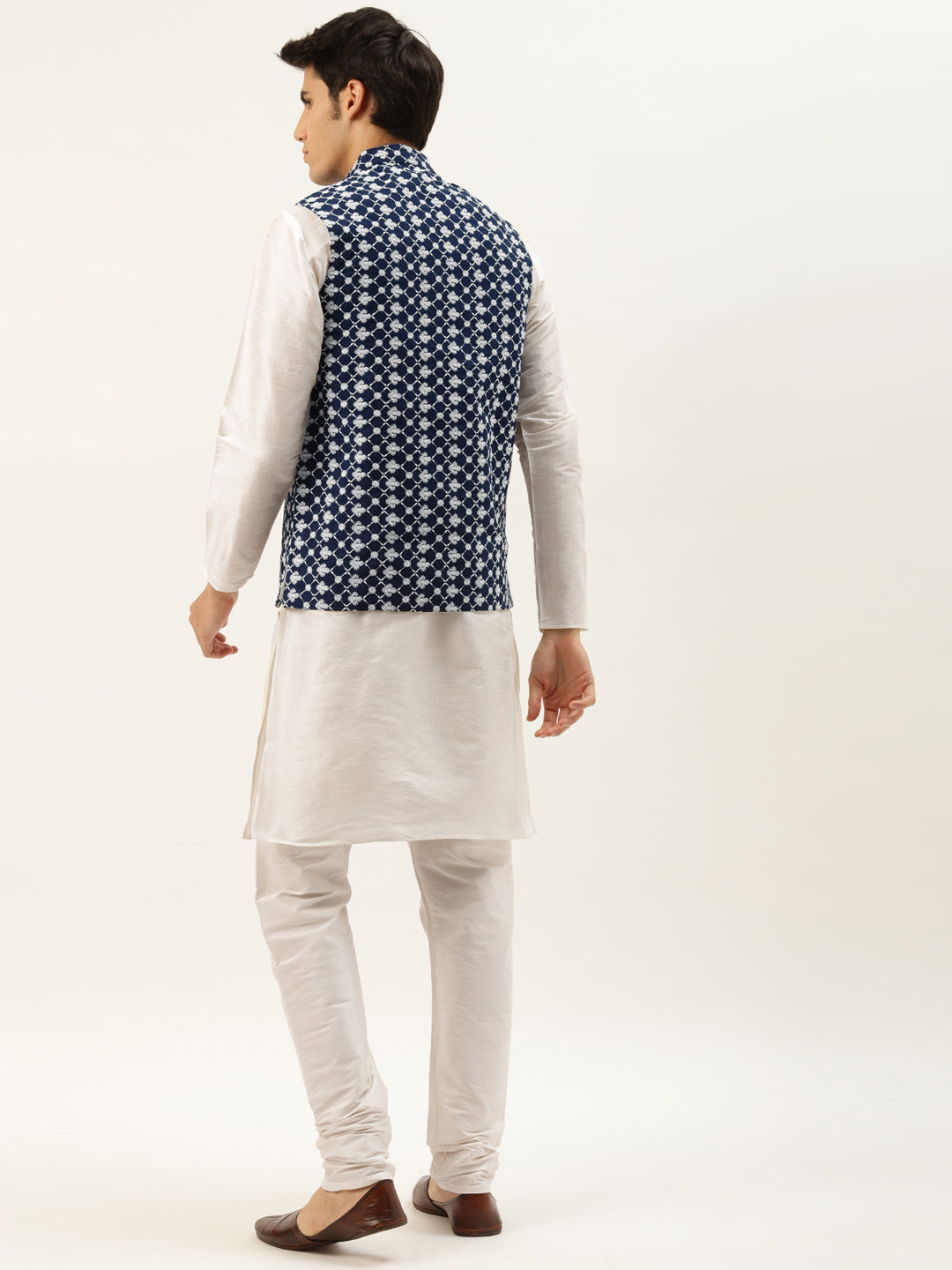 Men's Silk Blend Off White Kurta Pyjama & Navy Nehrujacket Combo - Sojanya