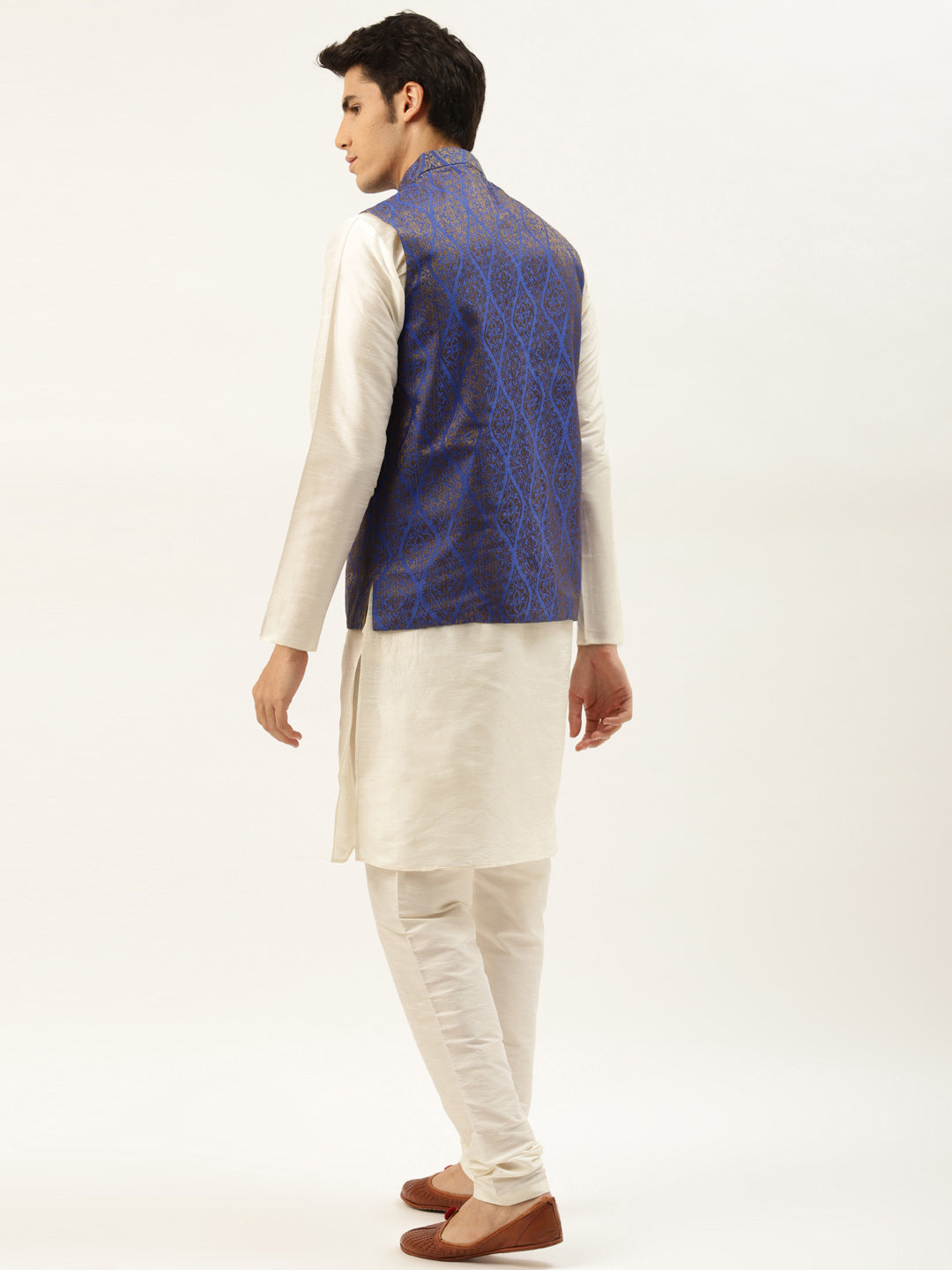 Men's Silk Blend Off White Kurta Pyjama & Blue Nehrujacket Combo - Sojanya