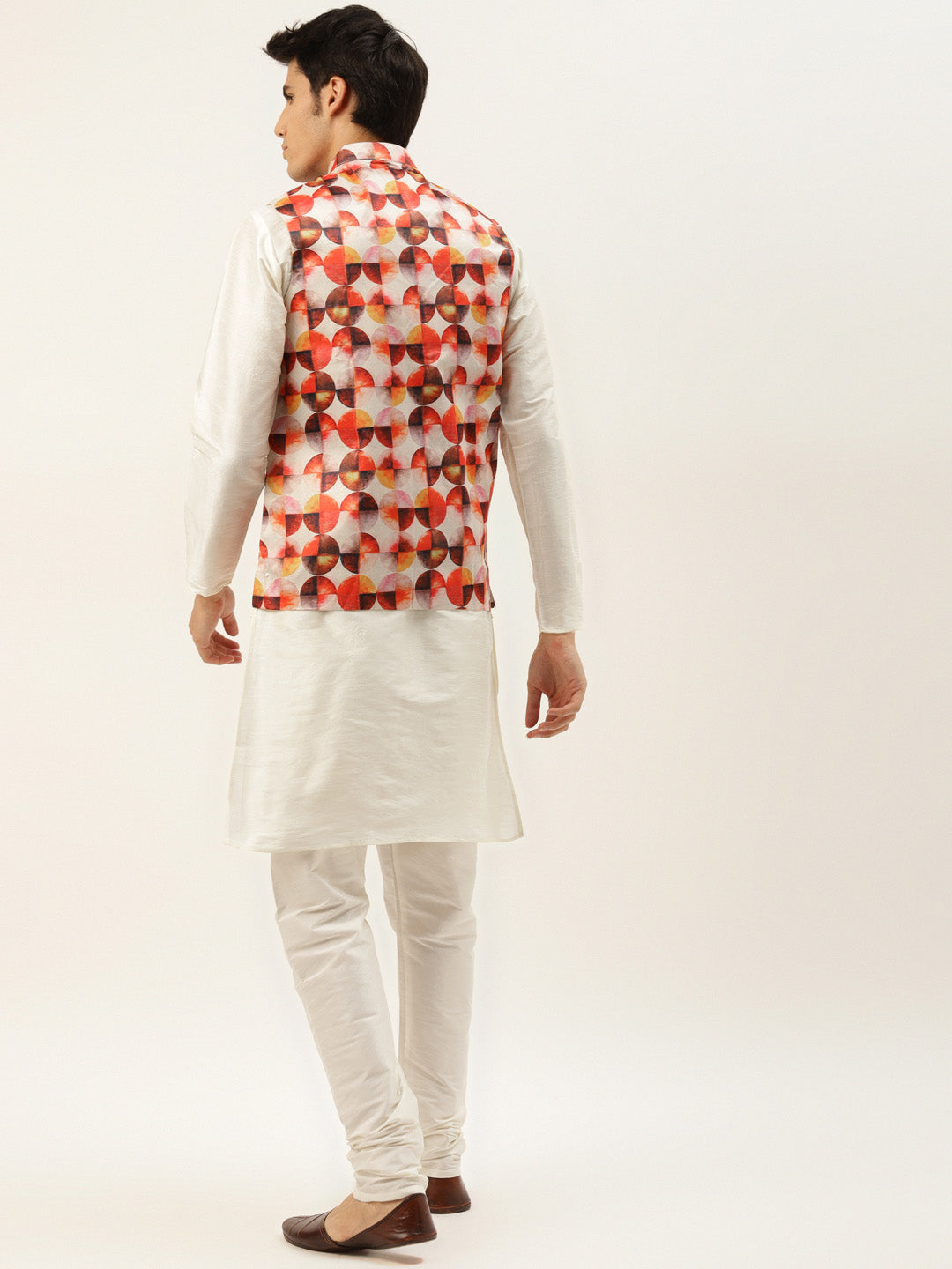 Men's Silk Blend Off White Kurta Pyjama & Off White Nehrujacket Combo - Sojanya