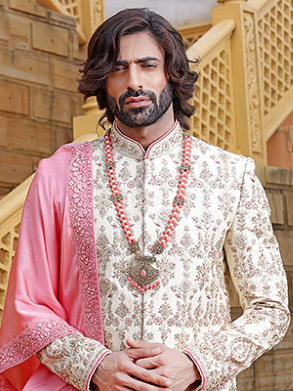 Dapper Mens Heavy Sherwani In White Enhanced With Pink Dupatta