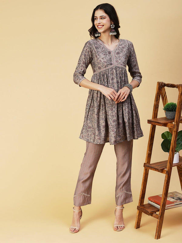 Floral Printed Zari & Resham Embroidered Kurta With Pants - Grey - Indiakreations