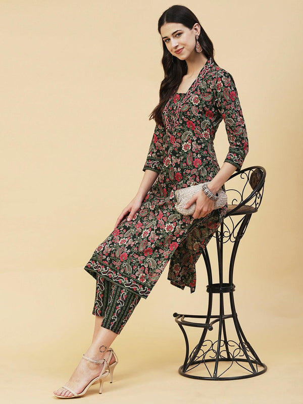 Paisley Printed Straight Fit Kurta with Pant - Black - Indiakreations