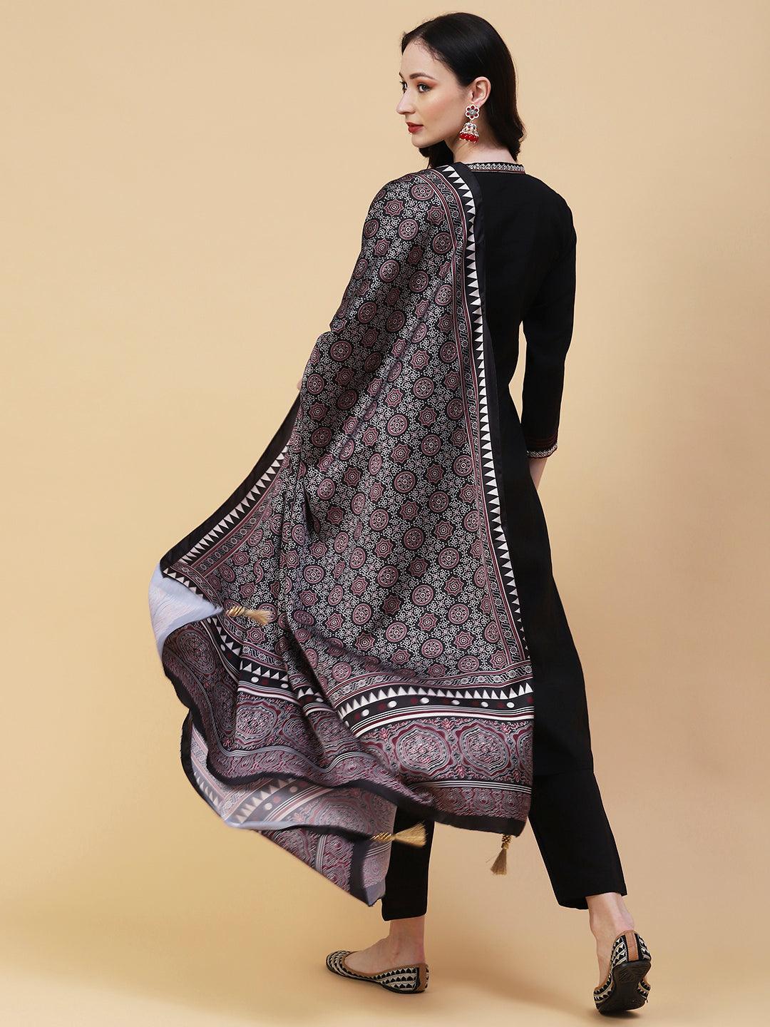 Solid Resham & Sequins Embroidered Kurta With Pants & Ajarakh Dupatta - Black - Indiakreations