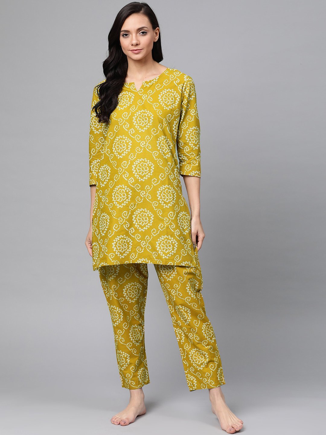 Women's Green & White Bandhani Printed Cotton Night suit - Anubhutee