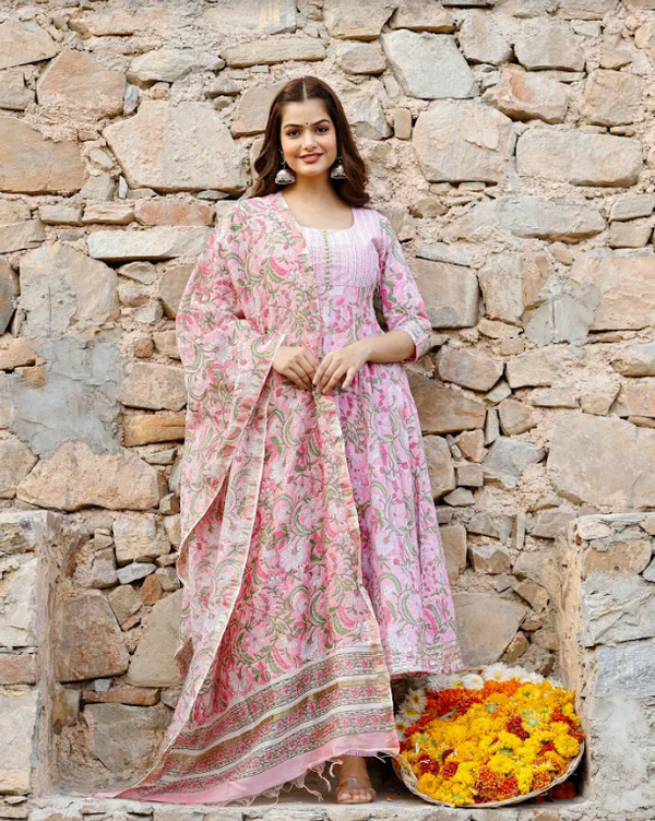 Women's Pink Block Printed Flared Kurta Set Paired With Chanderi Printed Dupatta - Pheeta