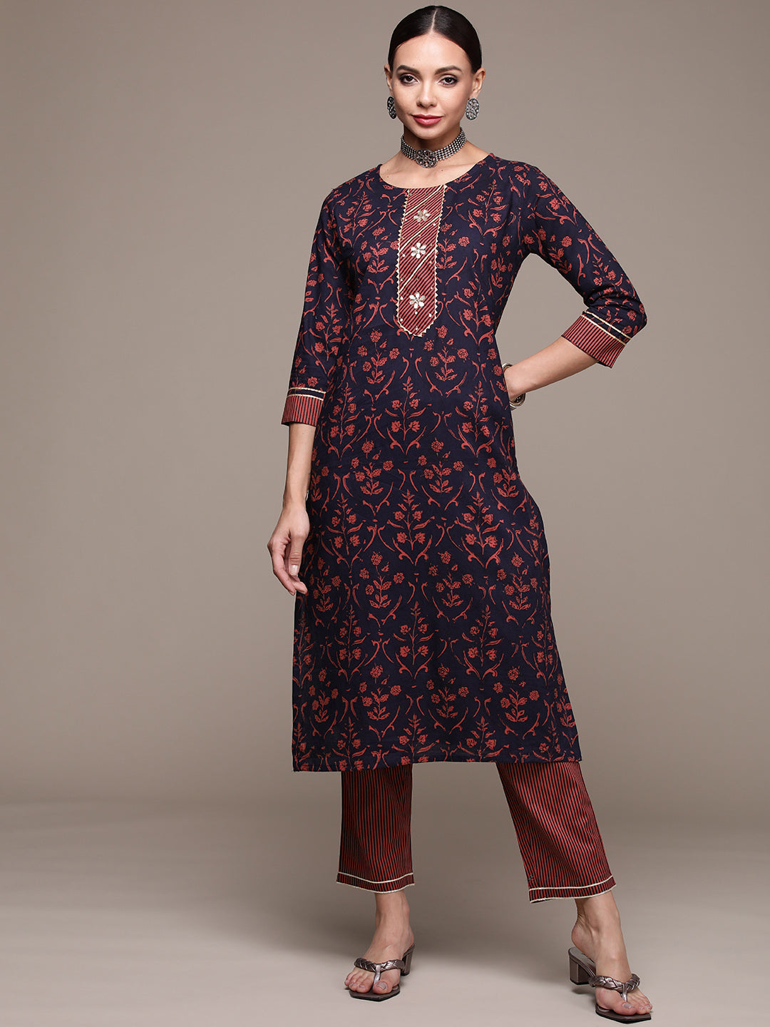 Women's Black Gota Patti Floral Printed Kurta Set With Trousers - Anubhutee