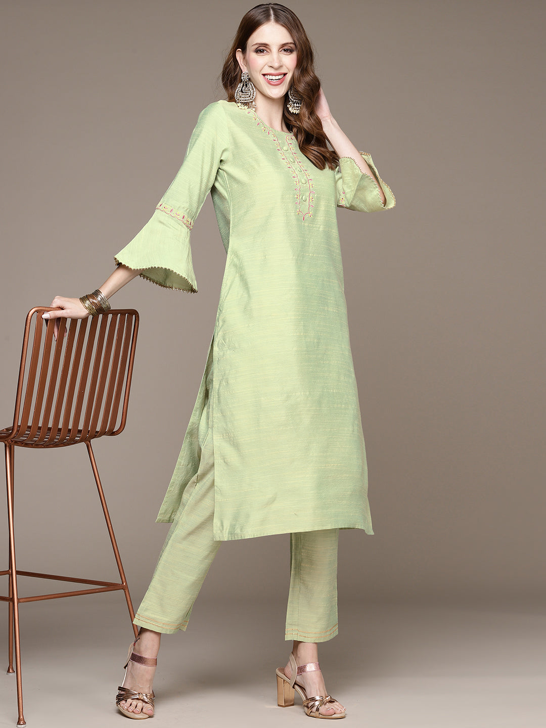 Women's Laurel Green Embroidered Kurta Set With Trousers - Anubhutee