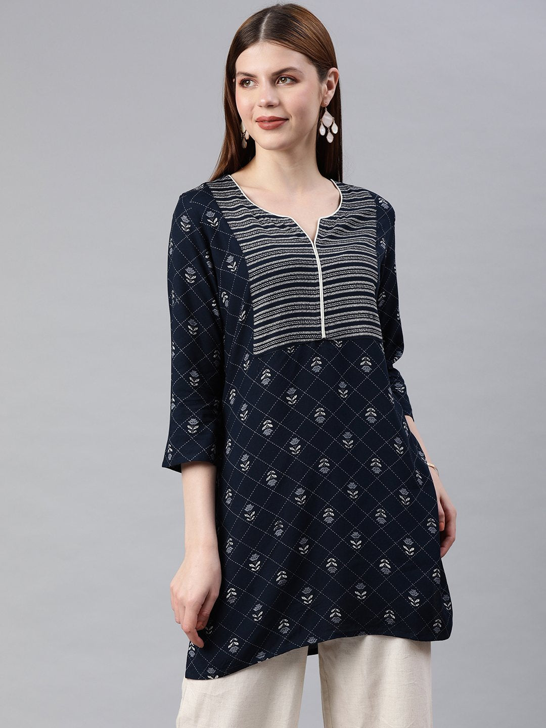 Women's Navy Blue & White Printed Kurti - Anubhutee