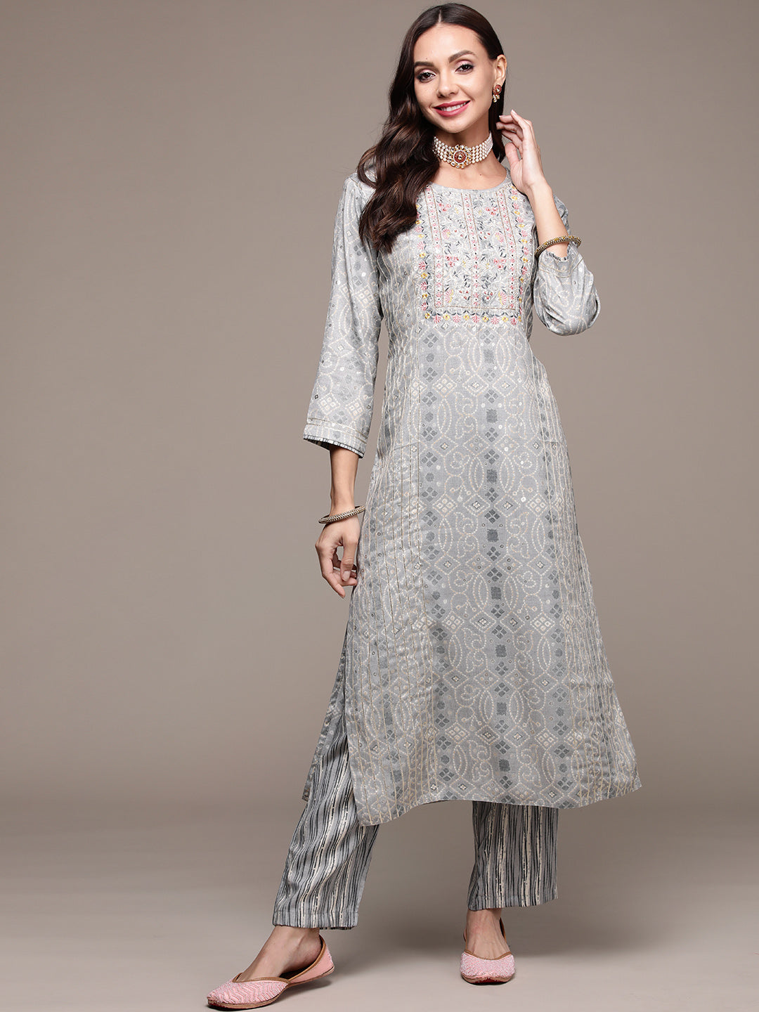 Women's Grey Bandhani Printed Embroidered Kurta With Trousers - Anubhutee