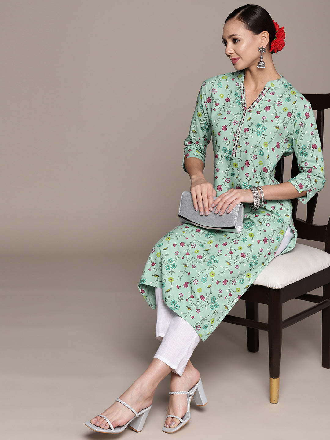 Women's Pastel Green Threadwork Ethnic Motifs Printed Kurta - Anubhutee