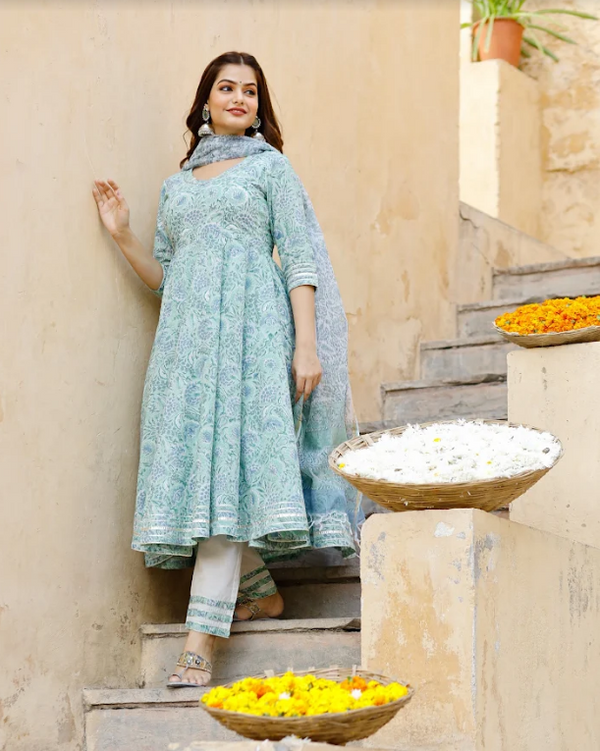 Women's Light Sea Green Block Printed Flared Kurta Set Paired With Doria Printed Dupatta - Pheeta