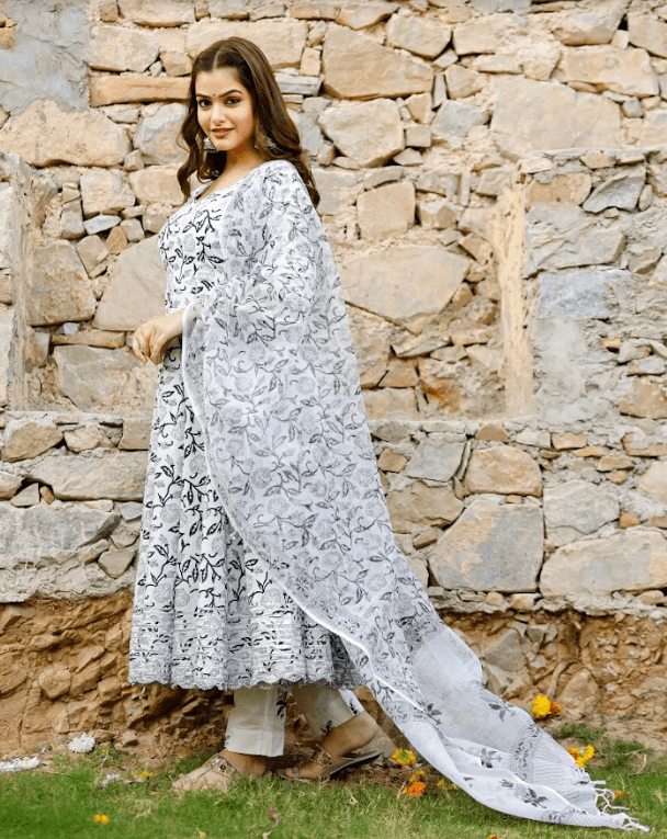 Women's White Flared Kurta With Black Printed Motif Kurta Set With Doria Dupatta - Pheeta - Indiakreations