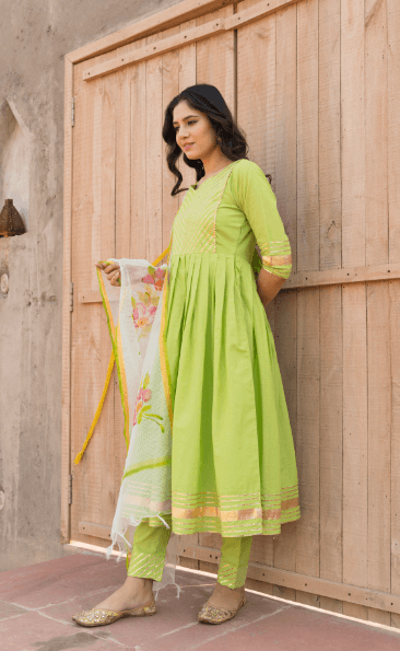 Women's Crisp Green Kurta Set with Hand Paint Dupatta - Indiakreations