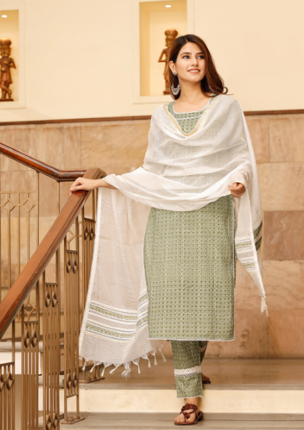 Women's Motif print cotton kurta set with doria dupatta