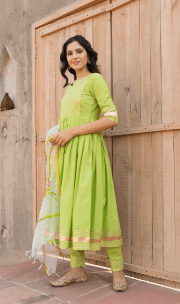 Women's Crisp Green Kurta Set with Hand Paint Dupatta - Indiakreations