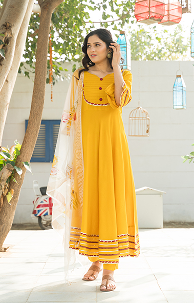 Women's Dandelion Yellow Kurta Set with Floral Hand Paint Organza Dupatta