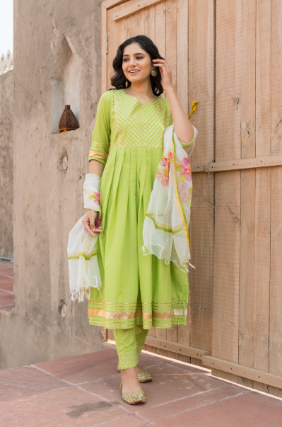 Women's Crisp Green Kurta Set with Hand Paint Dupatta