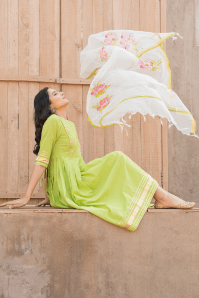 Women's Crisp Green Kurta Set with Hand Paint Dupatta - Indiakreations