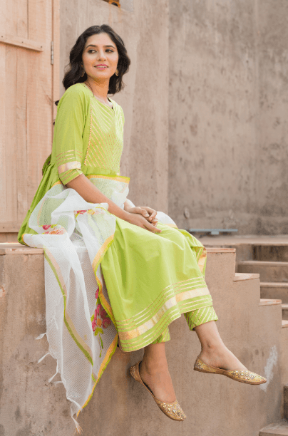 Women's Crisp Green Kurta Set with Hand Paint Dupatta - Indiakreations