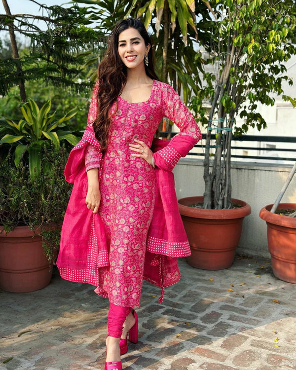 Bahaar Dhawan Rohatgi in Amaara Pink Staright Suit With Chooridar