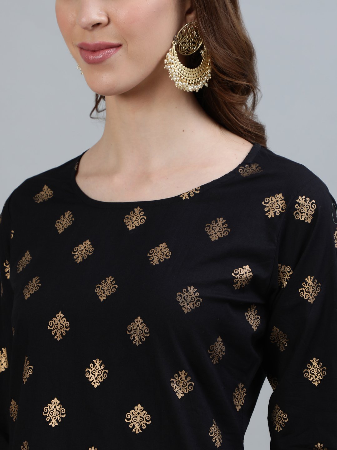 Women Black Printed Straight Kurta With Three Quarter Sleeves | NOZ2TOZ - Made In INDIA.