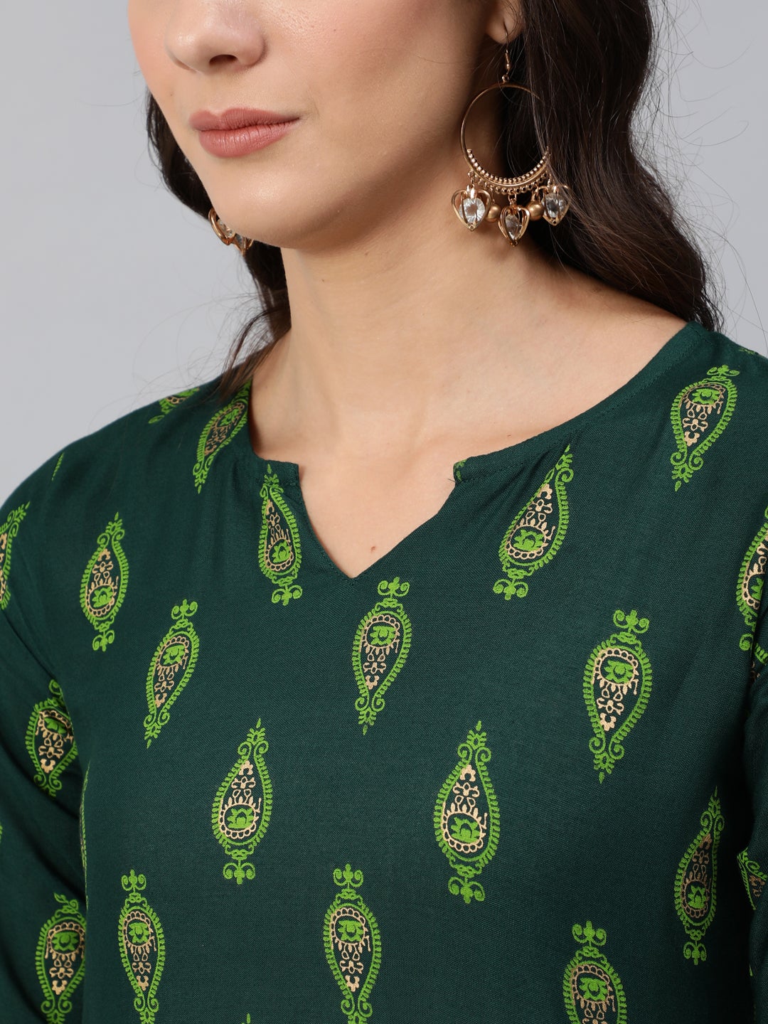 Women Green & Gold Printed Straight Kurta With Three Quarter sleeves | NOZ2TOZ - Made In INDIA.