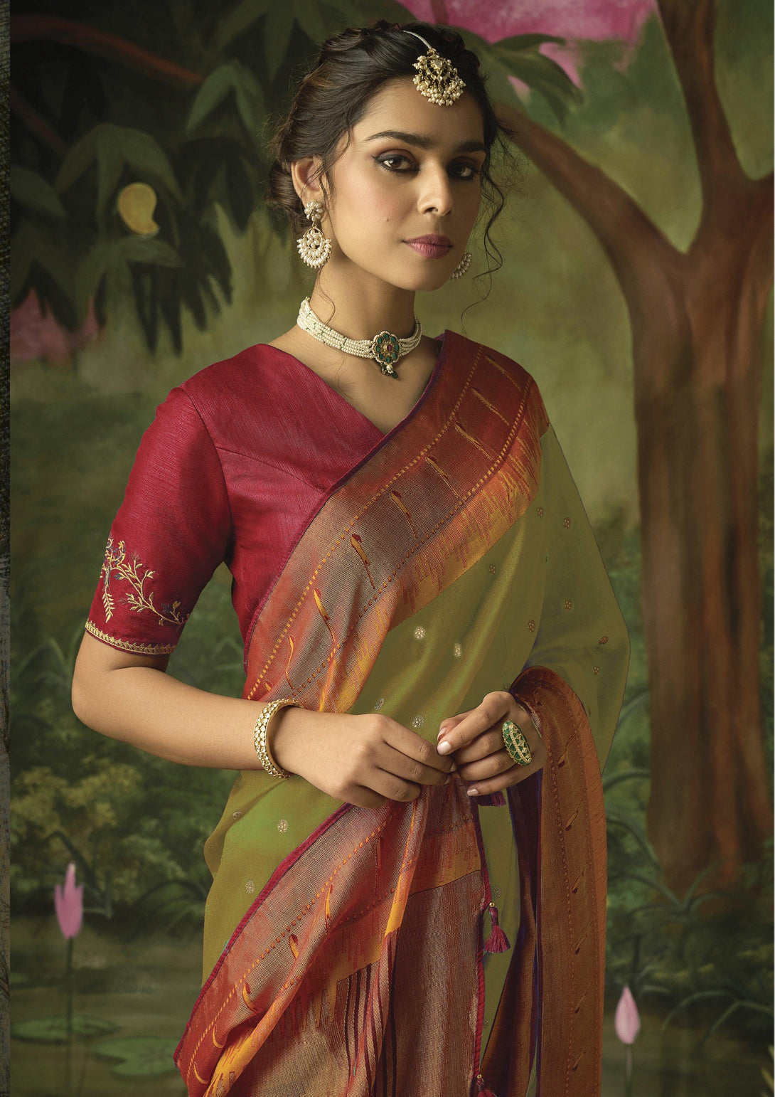 Beautiful Thread Work Classic Saree In Green - Indiakreations