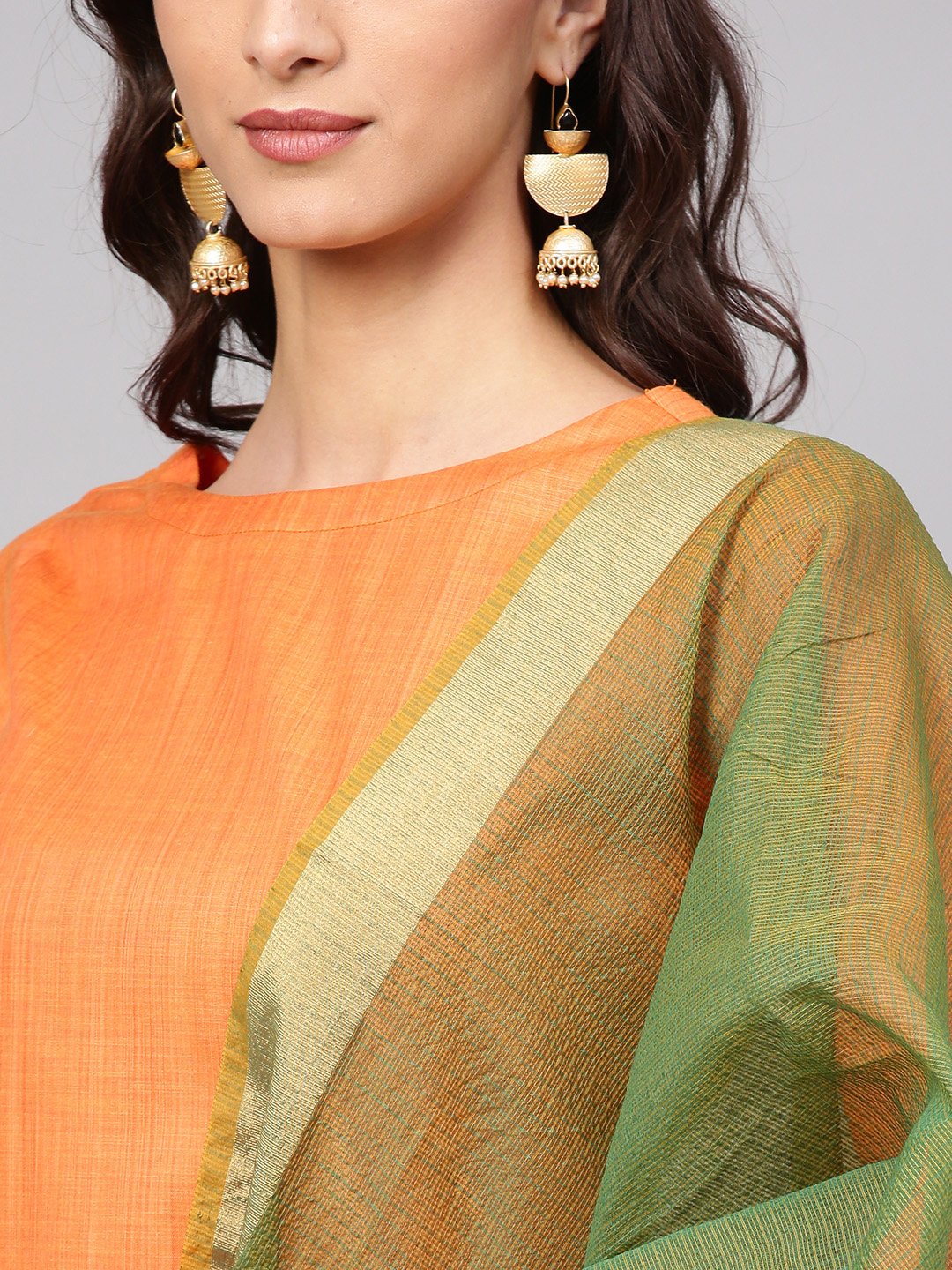 Light  Orange Kurta Set with Pants & green contrasting Dupatta | NOZ2TOZ - Made In INDIA.