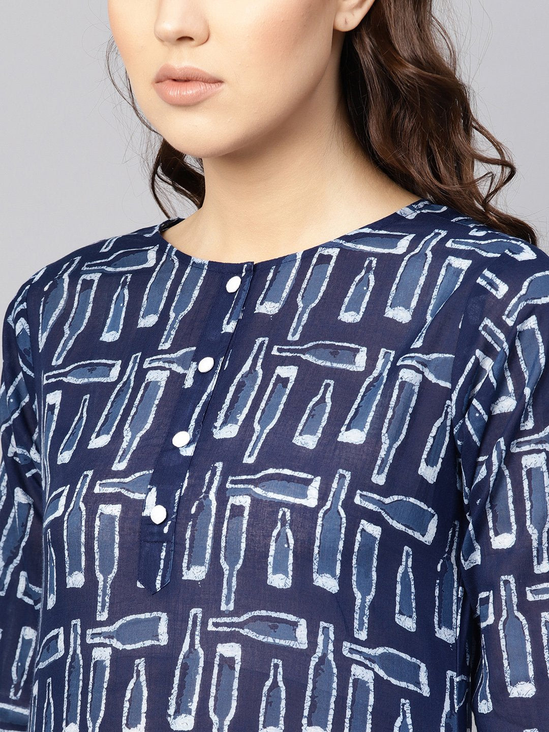 Women Blue & White Printed Straight Kurta | NOZ2TOZ - Made In INDIA.