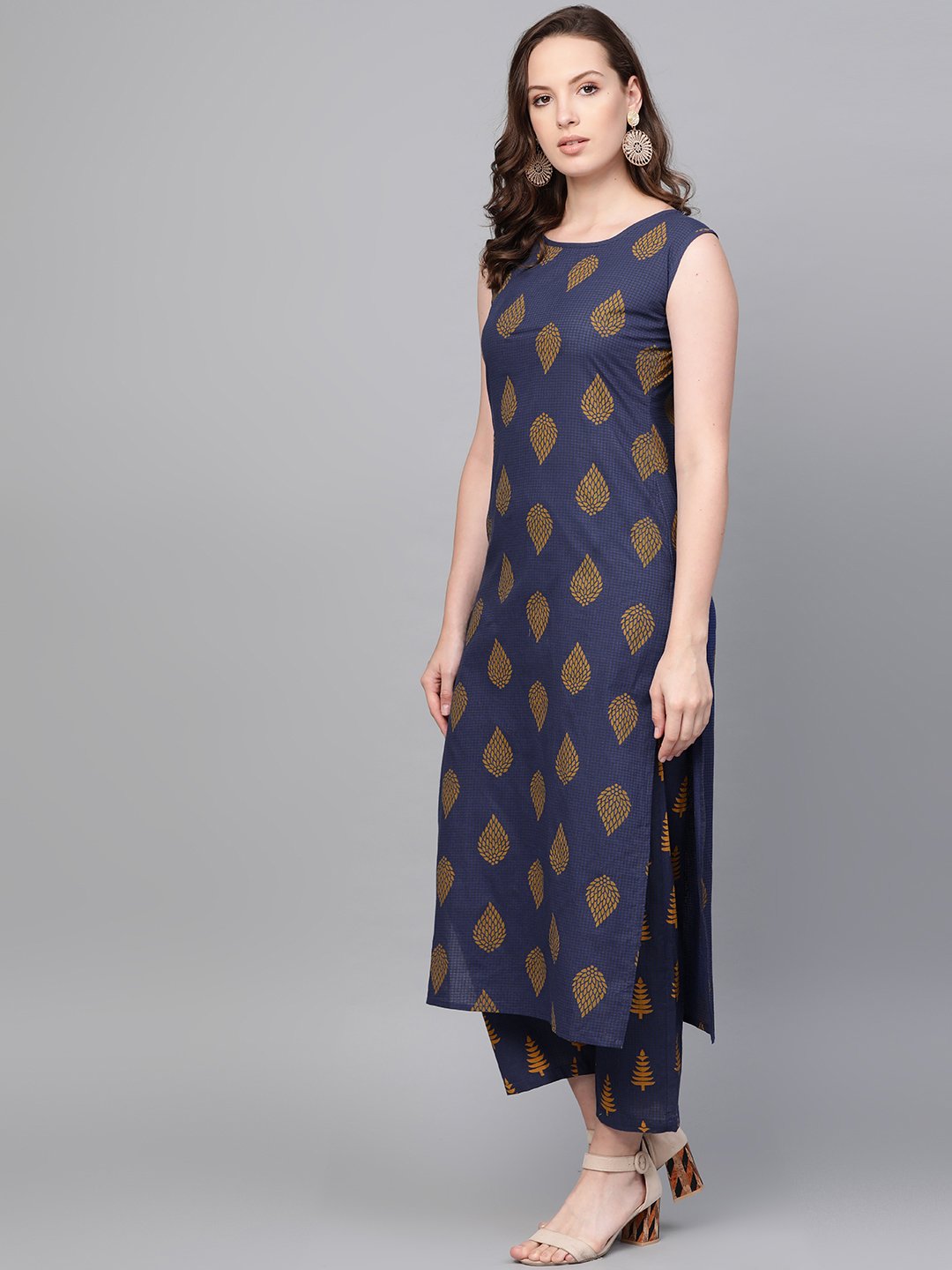 Women Navy Blue Sleeveless Printed Straight Pure Cotton Kurta with Trouser Set | NOZ2TOZ - Made In INDIA.