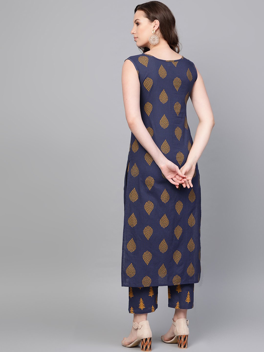 Women Navy Blue Sleeveless Printed Straight Pure Cotton Kurta with Trouser Set | NOZ2TOZ - Made In INDIA.