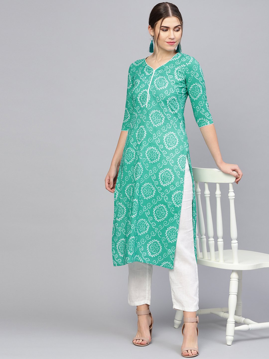 Women Green & White Printed Straight Kurta | NOZ2TOZ - Made In INDIA.