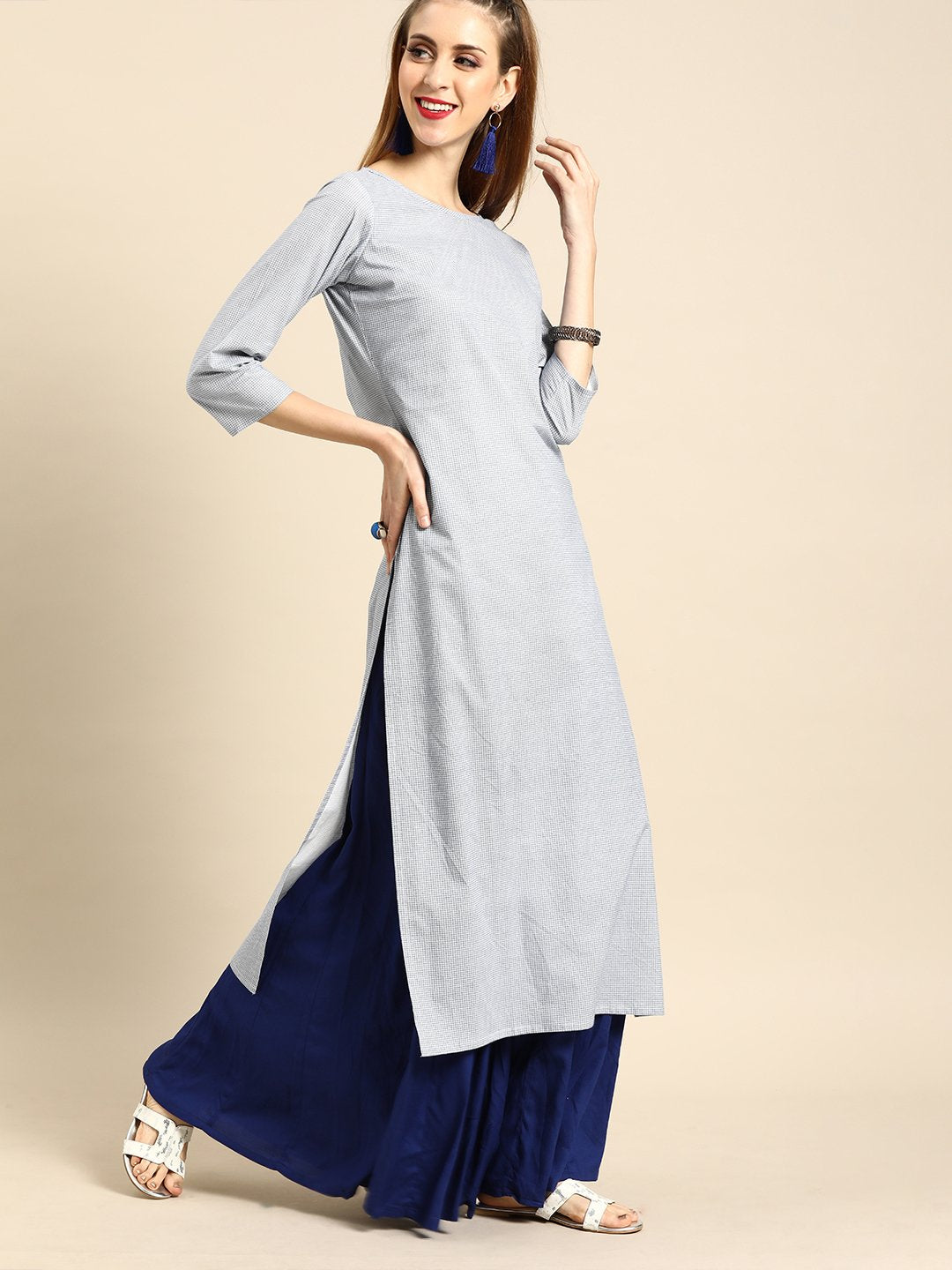 Women Grey & White Geomatric Printed Straight Kurta | NOZ2TOZ - Made In INDIA.