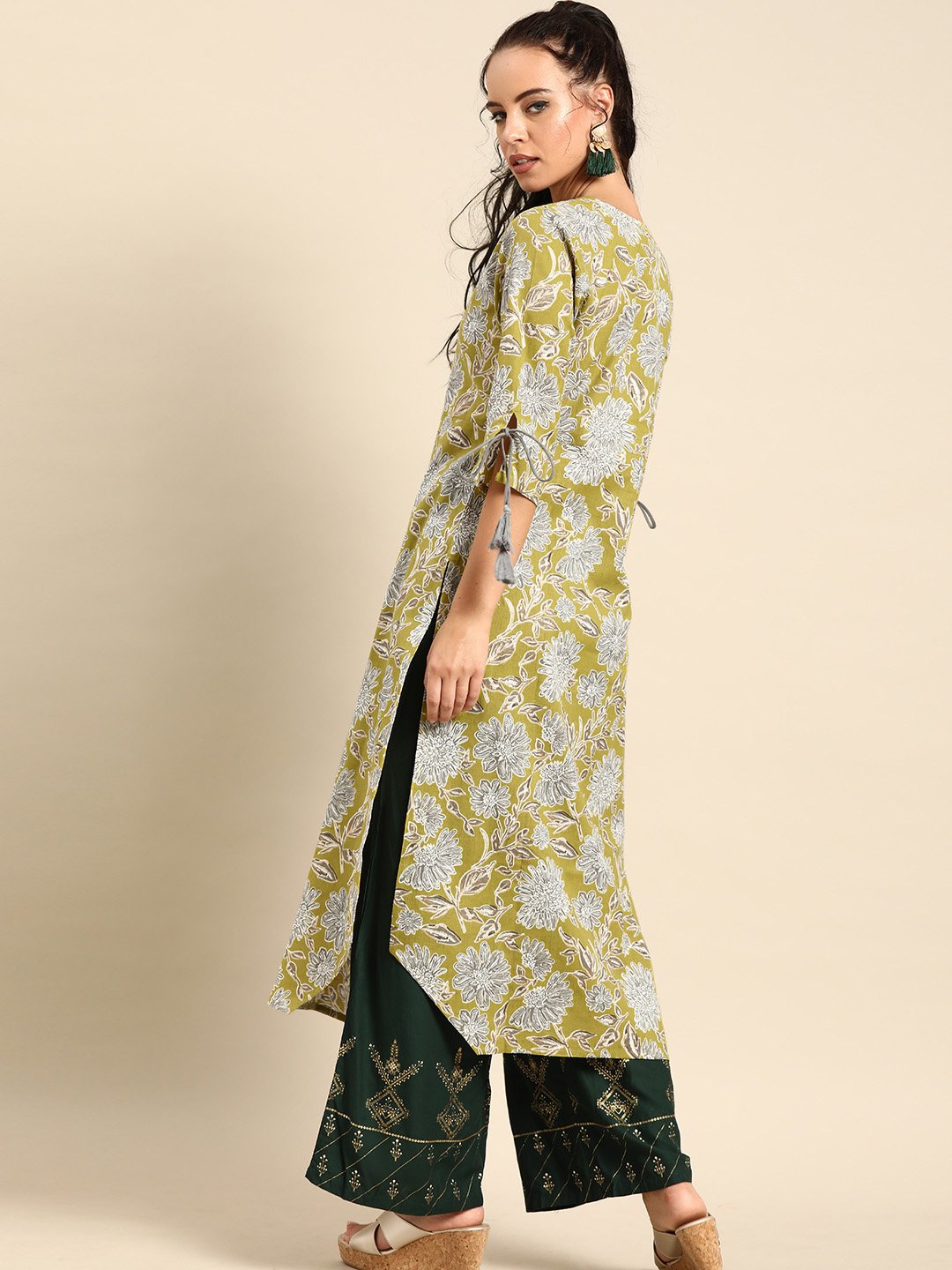 Women Green Calf Length Three-Quarter Sleeves Straight Floral Printed Cotton Kurta | NOZ2TOZ - Made In INDIA.