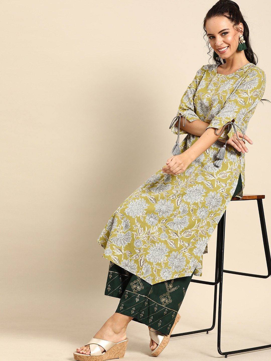 Women Green Calf Length Three-Quarter Sleeves Straight Floral Printed Cotton Kurta | NOZ2TOZ - Made In INDIA.