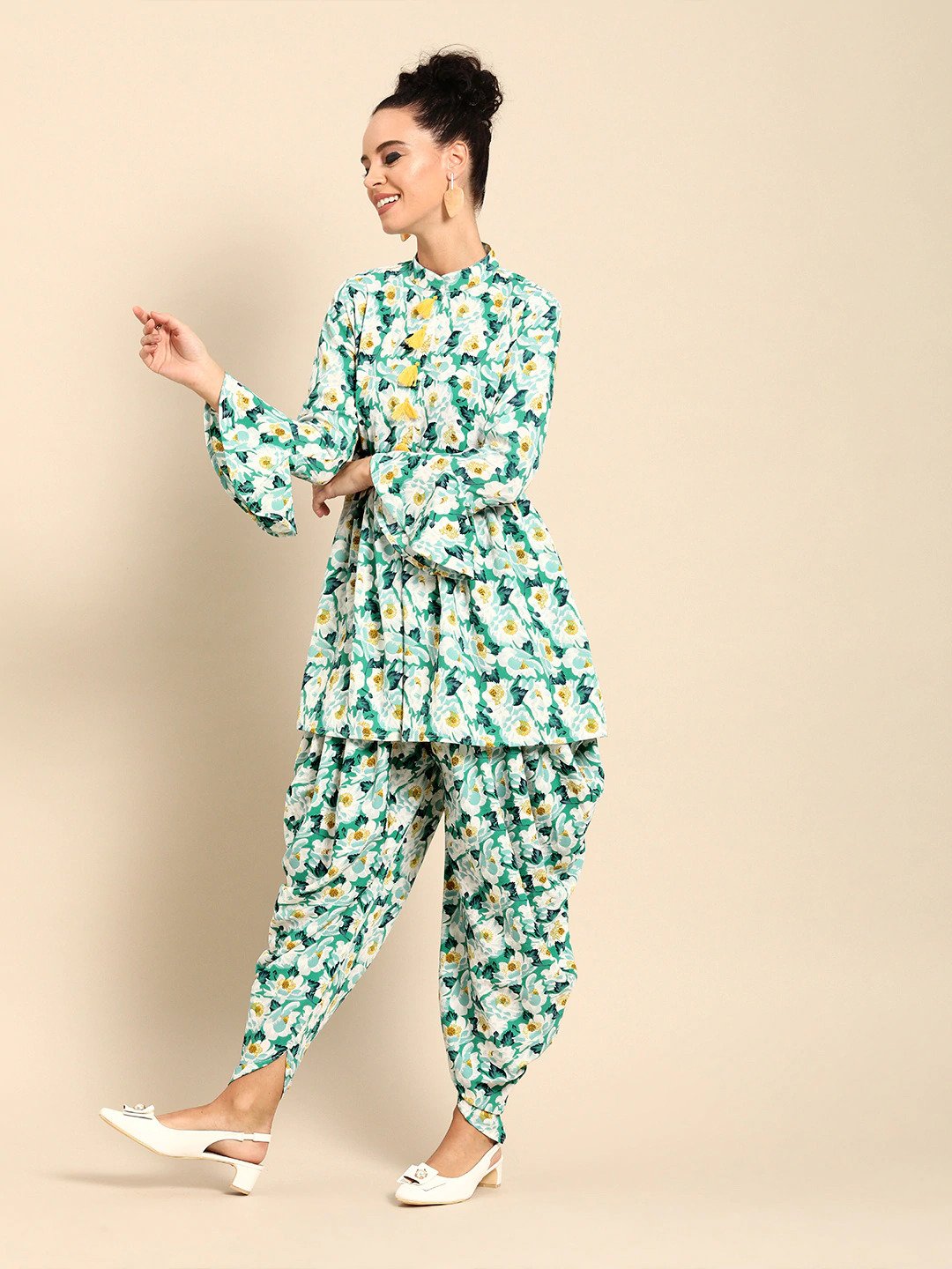 Women Green & White Printed Kurta with Dhoti Pants | NOZ2TOZ - Made In INDIA.