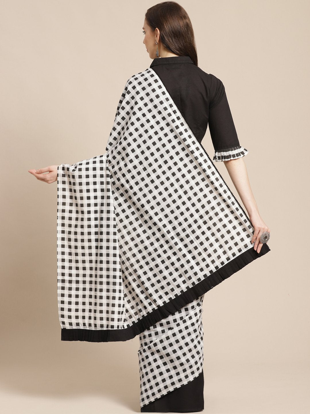 Women Black Checked Saree With 3/4th sleeve blouse | NOZ2TOZ - Made In INDIA.