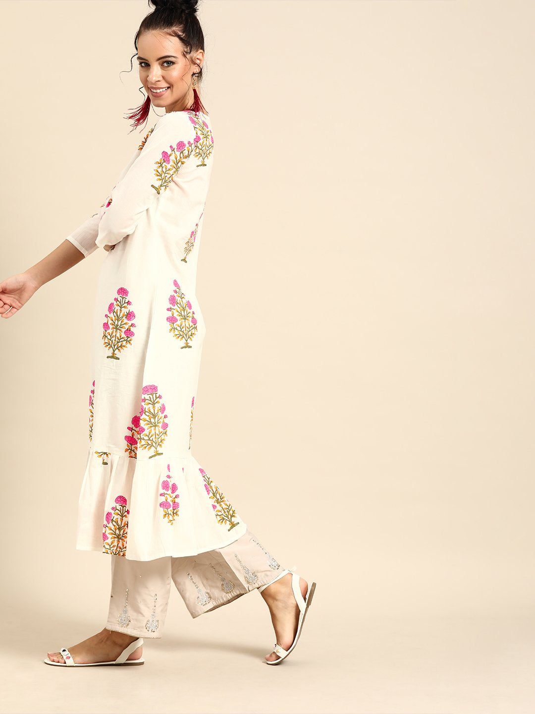 Women Off White Calf Length Three-Quarter Sleeves Straight Floral Printed Cotton Kurta with Jacket | NOZ2TOZ - Made In INDIA.