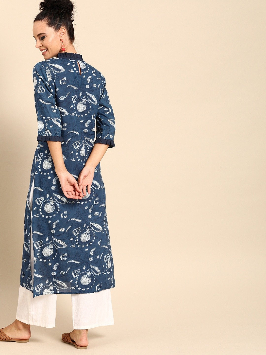 Women Blue Printed Straight Kurta With Three Quarter Sleeves | NOZ2TOZ - Made In INDIA.