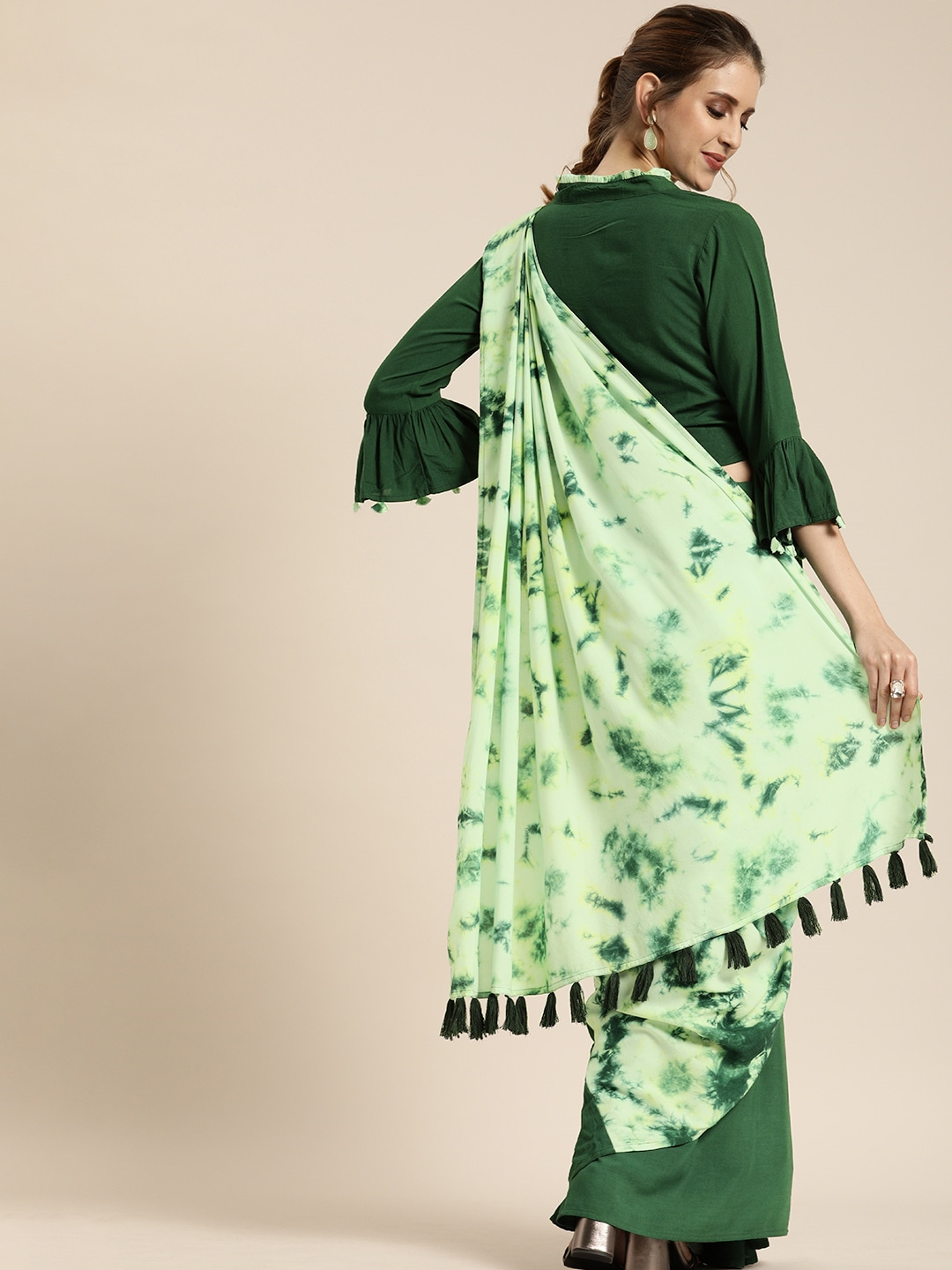 Green Dyed Pure Cotton Saree With Semi-Stitched Blouse | NOZ2TOZ - Made In INDIA.