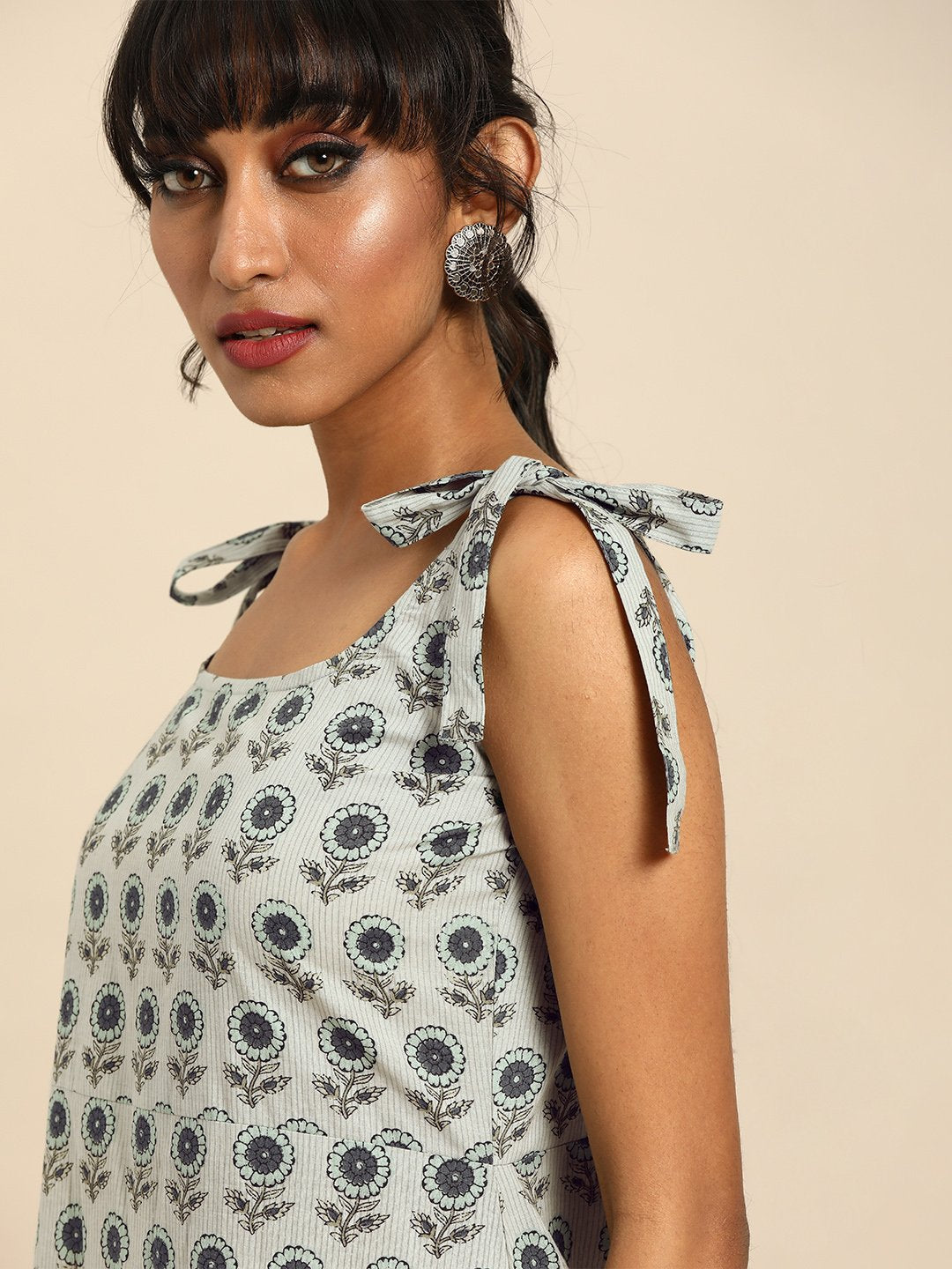 Women Grey Sleeveless Printed Flared Pure Cotton Kurta with Culottes | NOZ2TOZ - Made In INDIA.