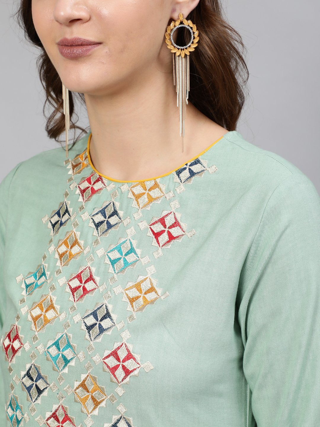 Women Green Embroidered Straight Kurta With Three Quarter Sleeves | NOZ2TOZ - Made In INDIA.